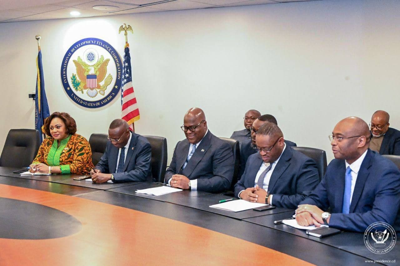 Le Ministre des Finances, Doudou Fwamba dans la délégation officielle conduite par le Président de la République, Félix Tshisekedi à une rencontre stratégique tenue au siège de la DFC à Washington D.C.