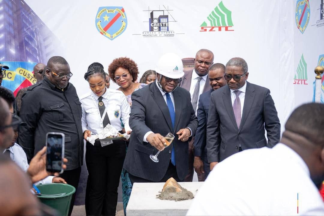 Le Ministre des Finances, Doudou Fwamba Likunde Li-Botayi, a procédé, ce mercredi 3 juin 2026, au lancement officiel des travaux de construction du nouveau siège de la Direction générale des douanes et accises (DGDA)