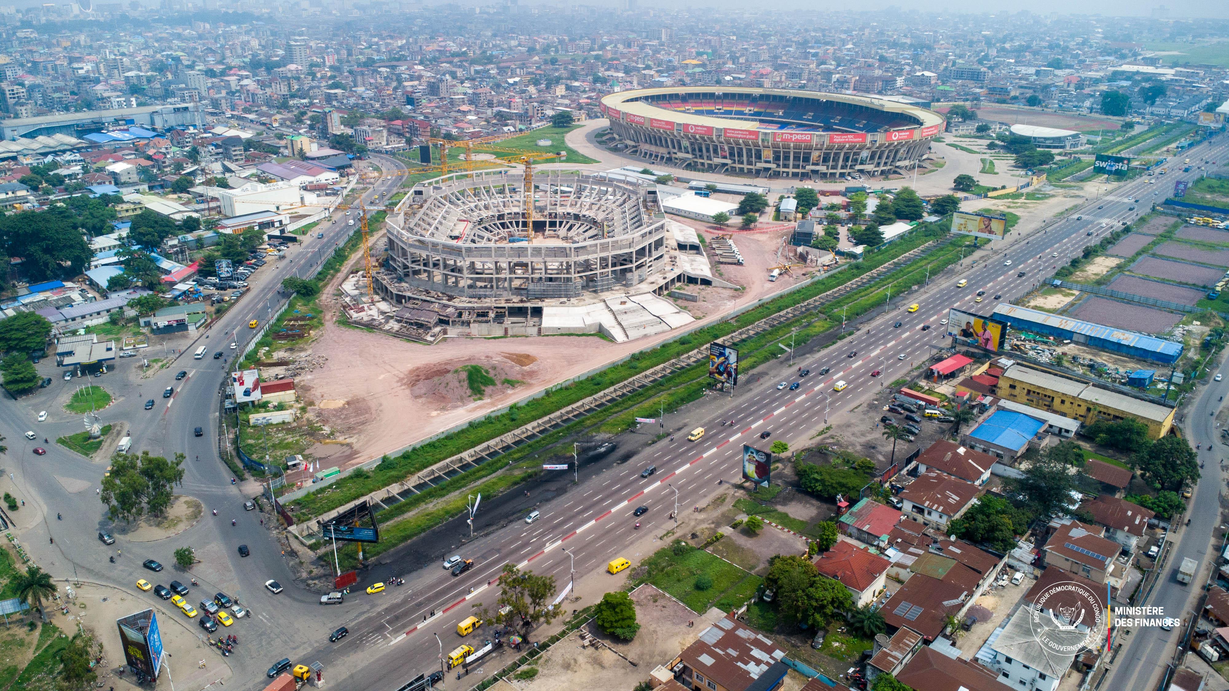 actualités Le Ministre Doudou Fwamba Likunde , a effectué une visite d'inspection pour constater la reprise des travaux de Kinshasa Arena après une longue période d'arrêt. 